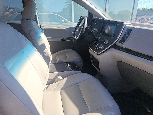 Used 2015 Toyota Sienna XLE w/ XLE Navigation Package FWD image 15