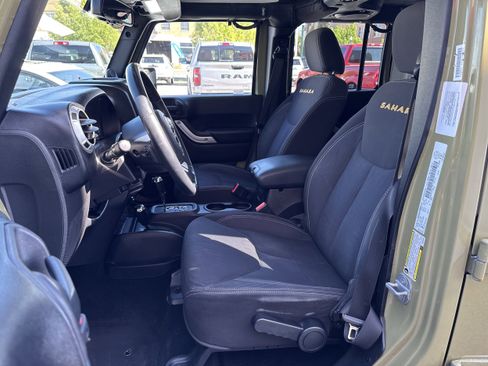 Used 2013 Jeep Wrangler Unlimited Sahara w/ Dual Top Group AWD/4WD image 10