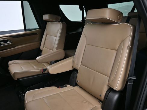 Used 2021 Chevrolet Tahoe Premier w/ Premium Package image 36