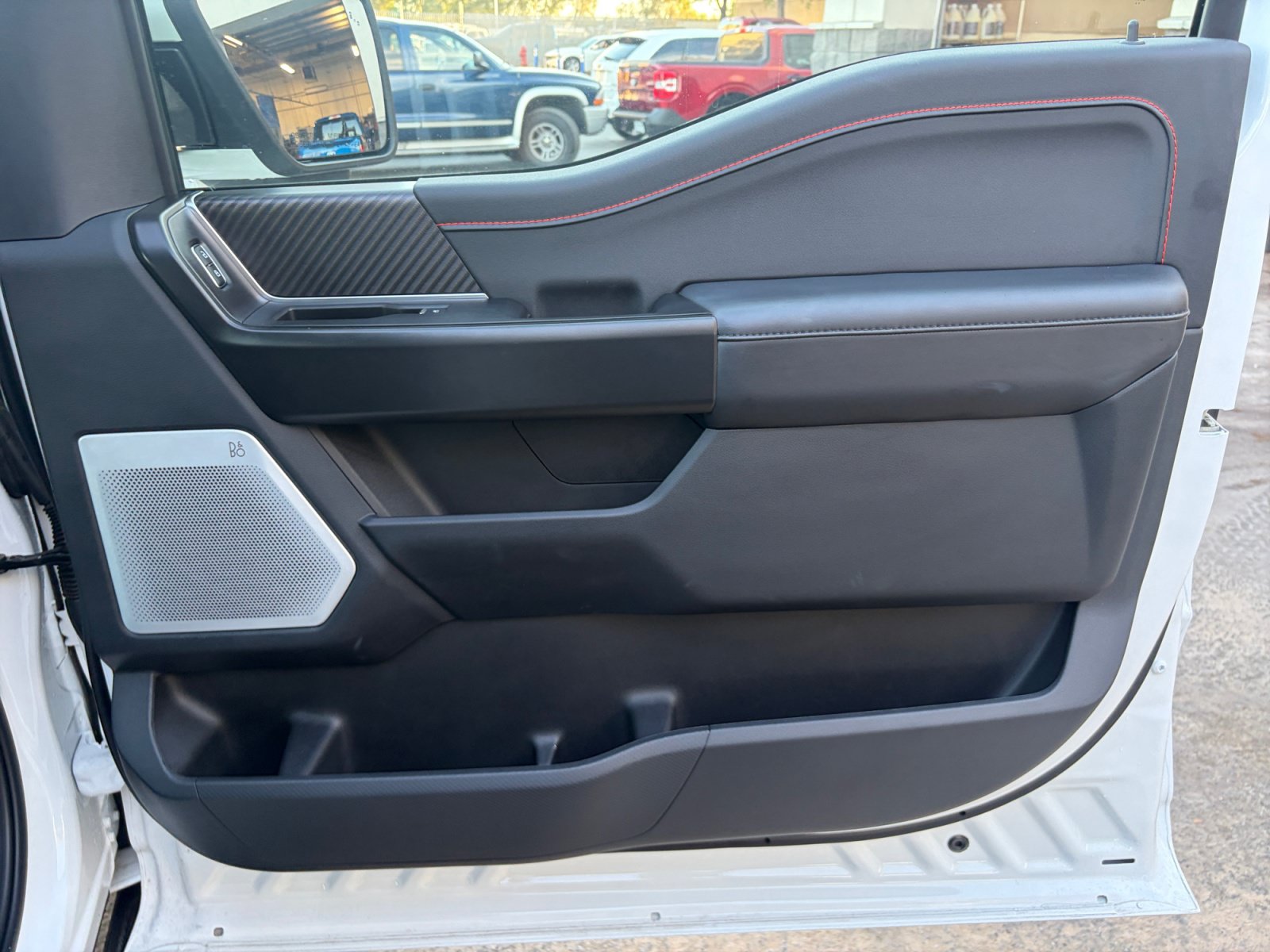 Used 2025 Ford F150 Raptor AWD/4WD image 32