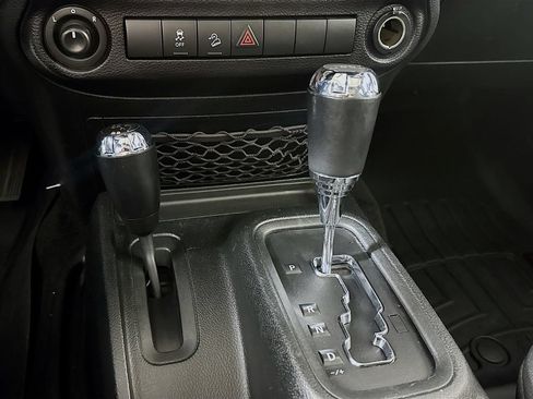 Used 2018 Jeep Wrangler Unlimited Sport S AWD/4WD image 15