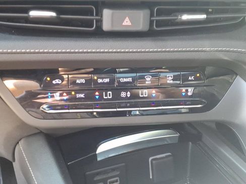 Used 2023 Buick Envision Avenir AWD/4WD image 18