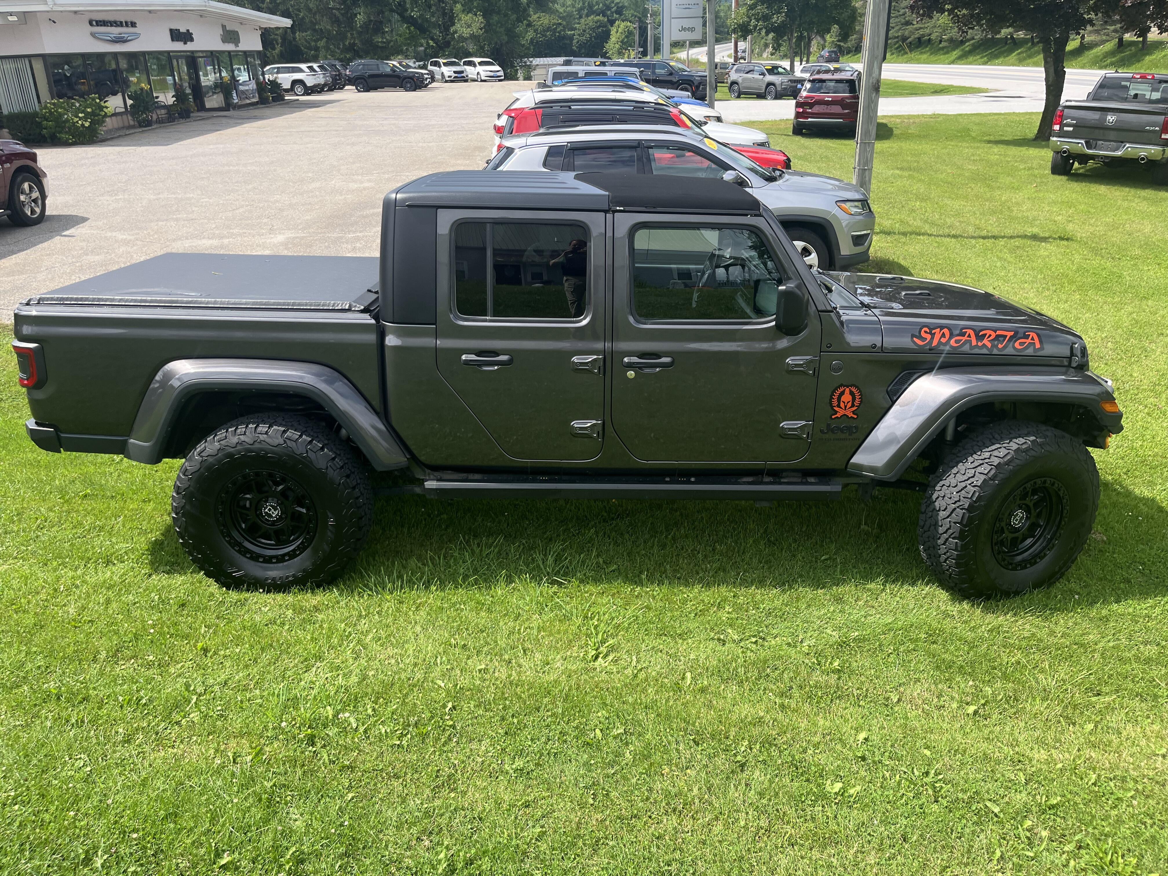 Certified 2024 Jeep Gladiator Sport AWD/4WD image 4
