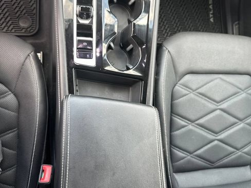Used 2024 Volkswagen Atlas SE FWD image 20
