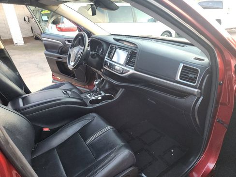 Used 2017 Toyota Highlander SE w/ Carpet Mat Package AWD/4WD image 14