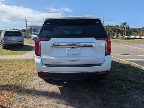 Used 2023 GMC Yukon SLT w/ SLT Luxury Package image 4