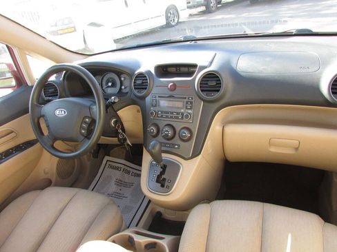 Used 2007 Kia Rondo LX w/ Convenience Pkg image 32