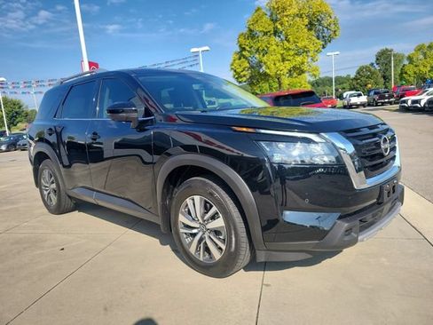 Certified 2025 Nissan Pathfinder SL AWD/4WD image 1