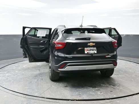 Used 2025 Chevrolet Trax LT image 56