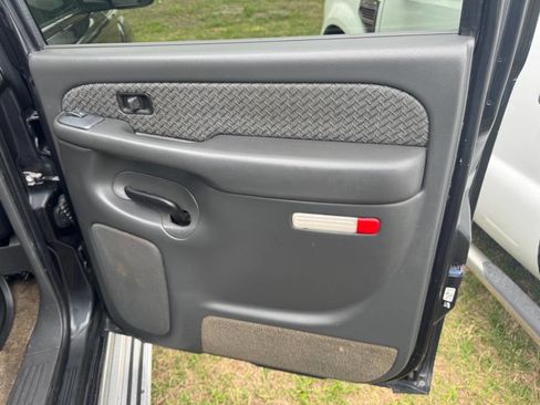 Used 2003 Chevrolet Avalanche 4x4 w/ Suspension Package, Off-Road image 19