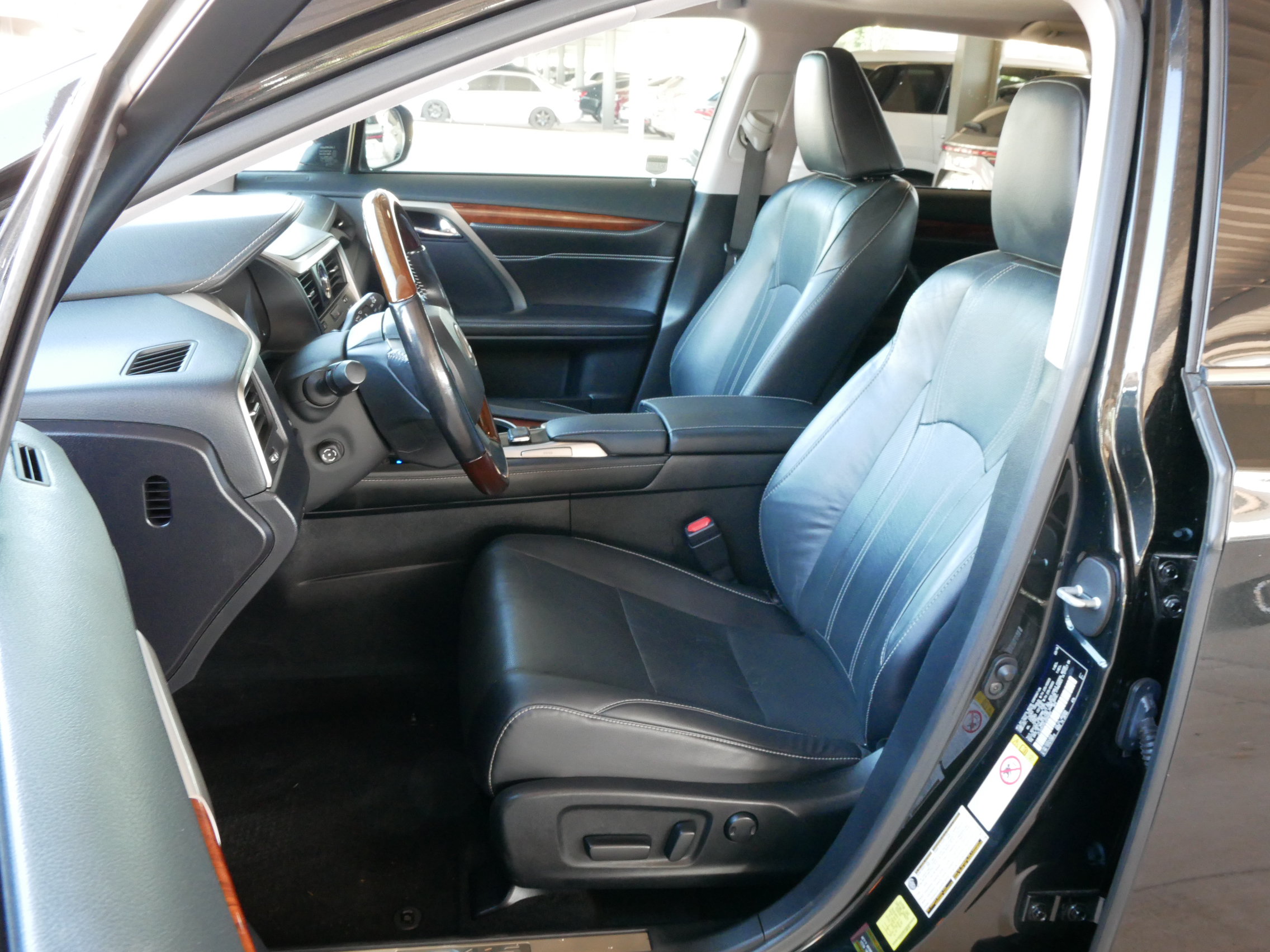 Used 2018 Lexus RX 350L FWD image 2