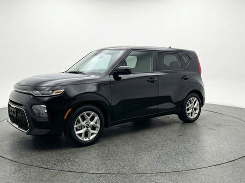 Used 2025 Kia Soul LX w/ LX Technology Package FWD image 3