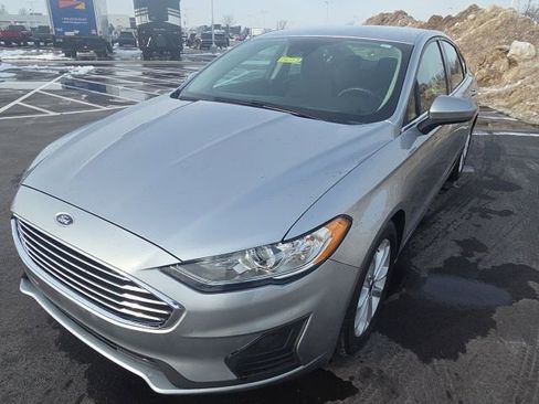 Used 2020 Ford Fusion SE FWD image 2