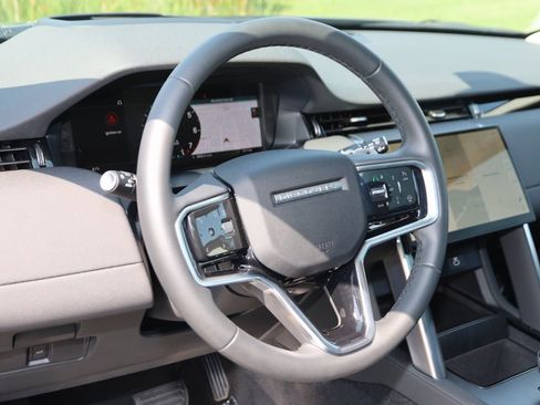 Used 2024 Land Rover Discovery Sport S image 6