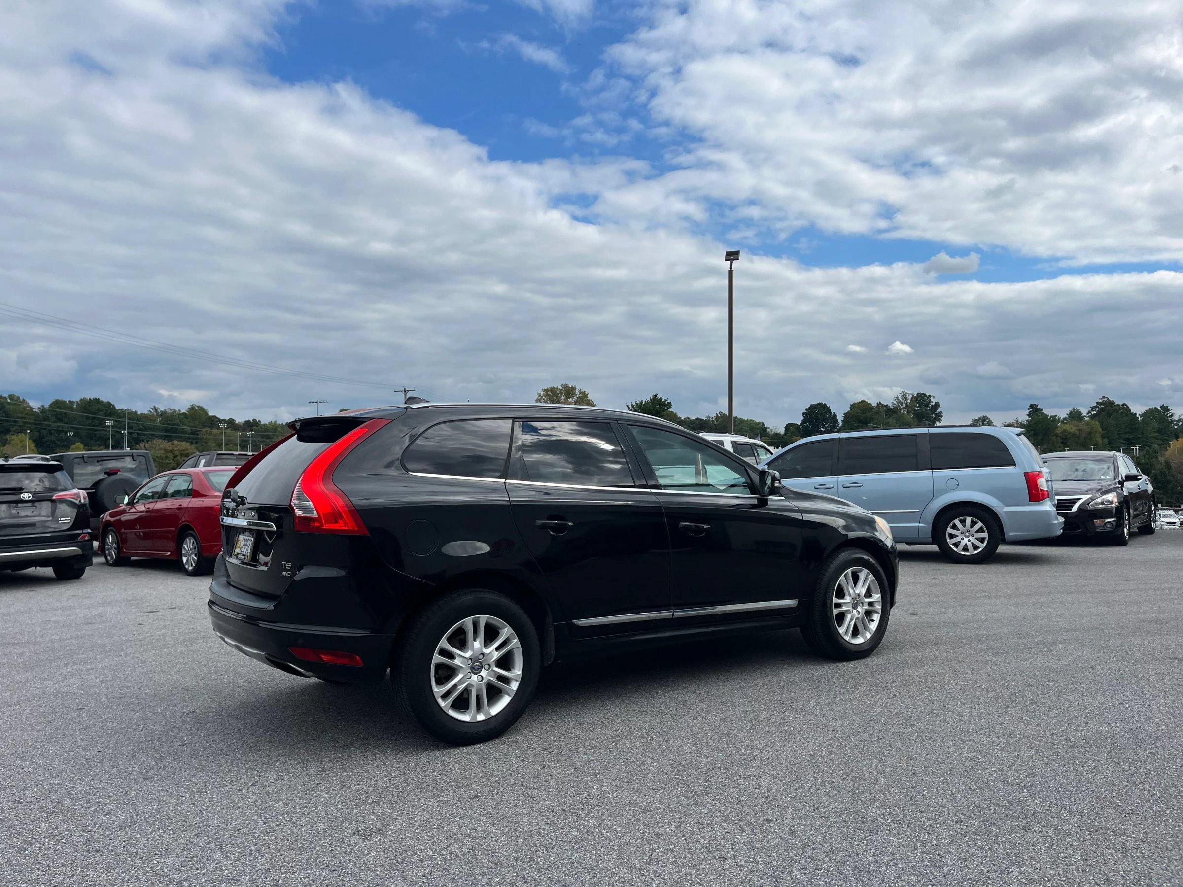Used 2015 Volvo XC60 T5 AWD/4WD image 3