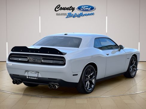 Used 2021 Dodge Challenger R/T w/ Driver Convenience Group RWD image 23
