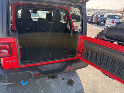 Certified 2025 Jeep Wrangler Unlimited Rubicon 4xe w/ Convenience Group image 18