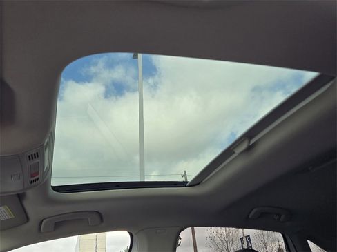 Used 2023 Volkswagen Jetta SE image 12