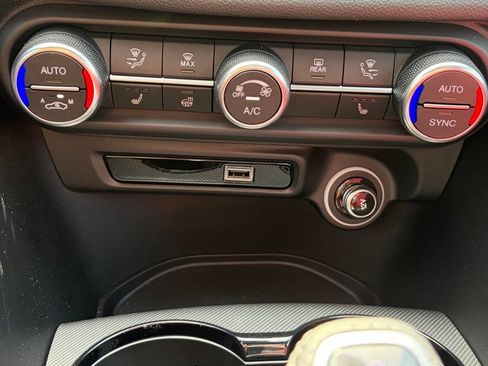 Used 2024 Alfa Romeo Giulia Veloce RWD image 47