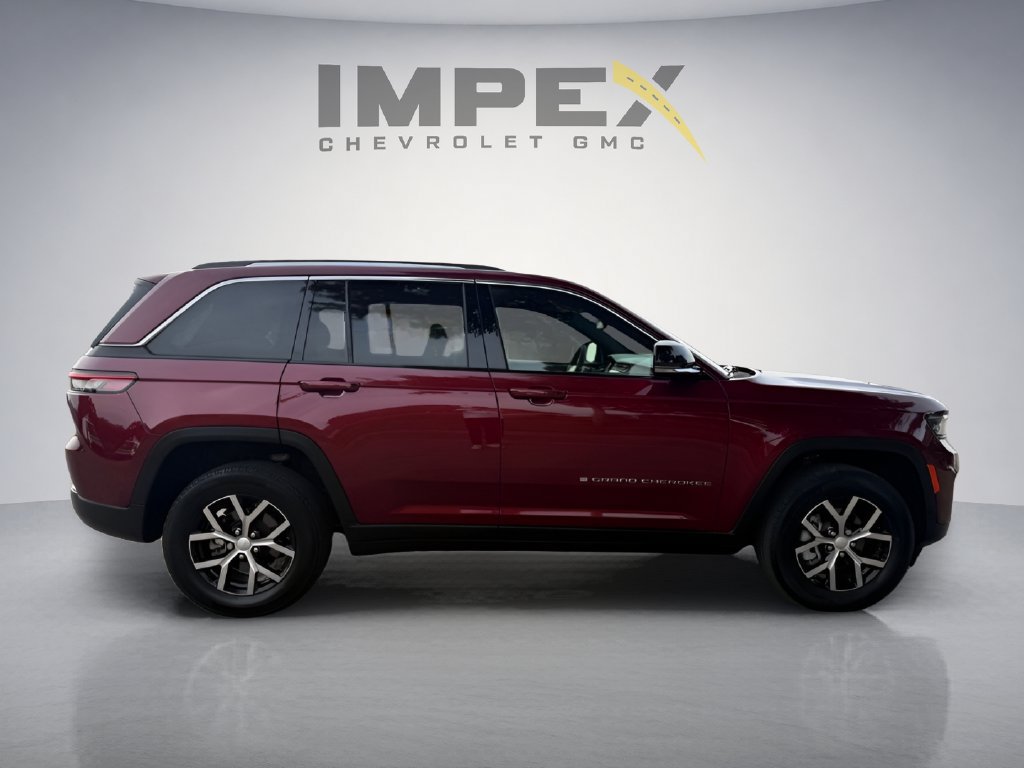 Used 2023 Jeep Grand Cherokee Limited w/ Trailer Tow Prep Group (B) AWD/4WD image 6