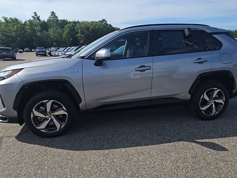 Used 2024 Toyota RAV4 SE w/ Weather & Moonroof Package AWD/4WD image 16