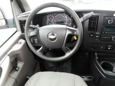 Used 2015 Chevrolet Express 2500 RWD image 27