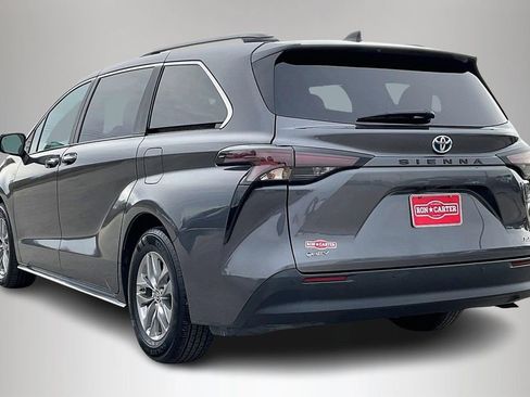 Used 2025 Toyota Sienna XLE image 4