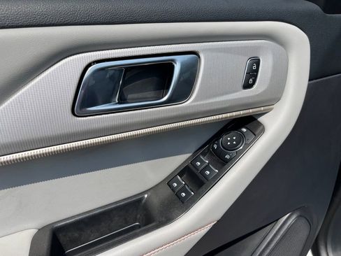 Used 2025 Ford Explorer Active w/ Active Comfort Package image 27