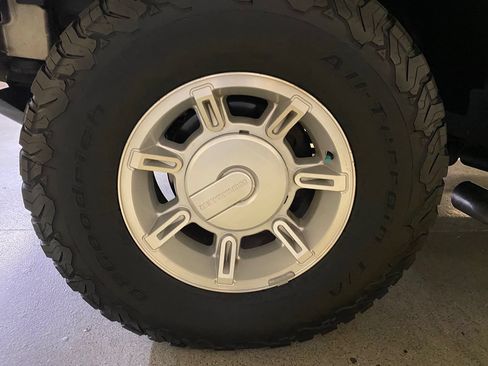 Used 2004 HUMMER H2 w/ Preferred Equipment Group AWD/4WD image 26