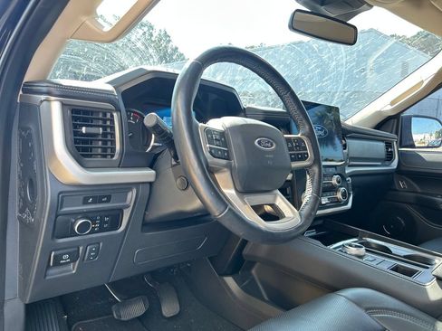 Used 2024 Ford Expedition XLT RWD image 10