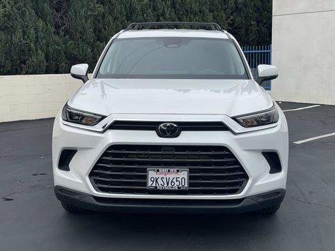 Used 2024 Toyota Grand Highlander XLE image 2