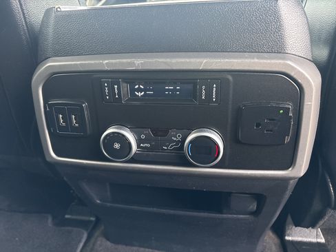 Used 2020 Ford Expedition XLT w/ Equipment Group 202A AWD/4WD image 8