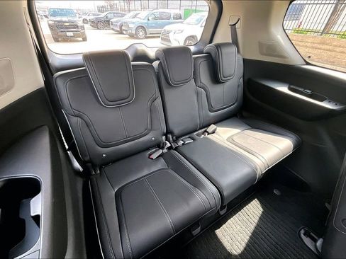 Certified 2025 INFINITI QX80 Sensory image 30