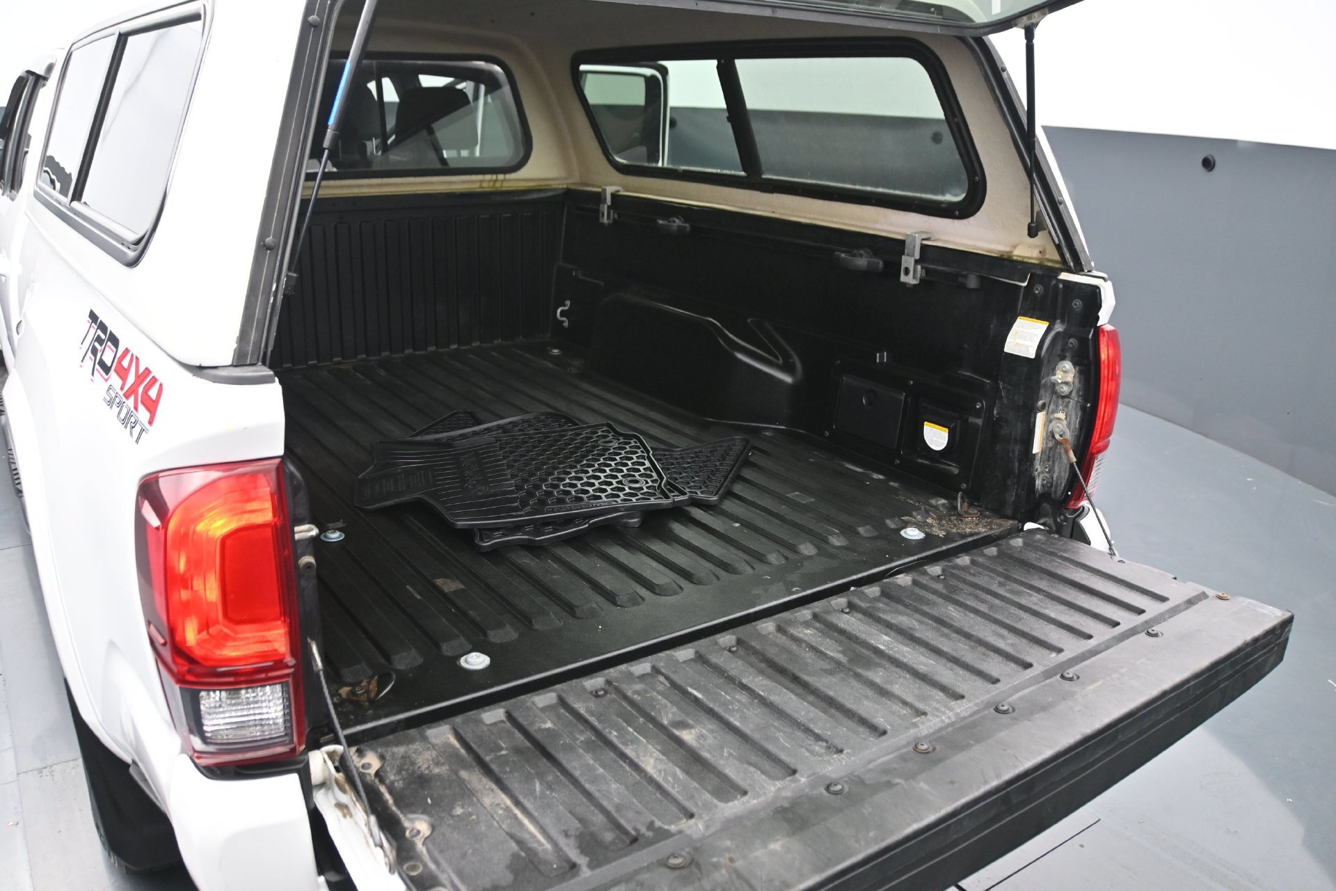 Used 2019 Toyota Tacoma TRD Sport AWD/4WD image 15