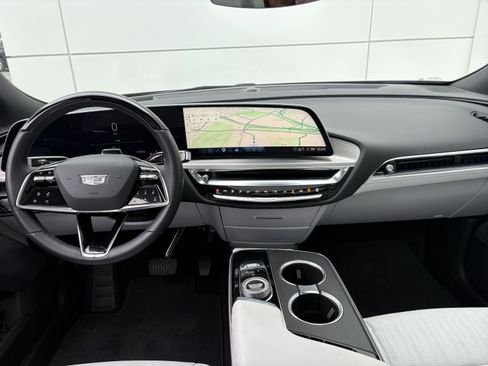 Certified 2024 Cadillac Lyriq Luxury AWD/4WD image 20