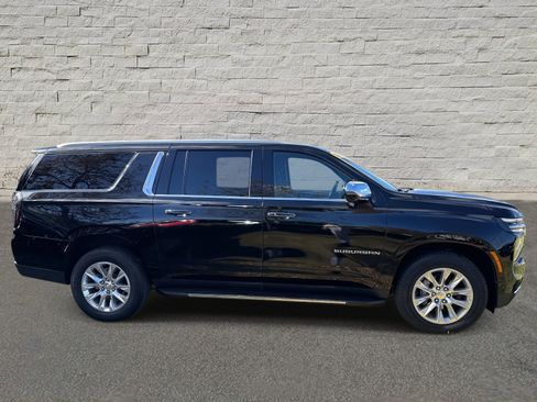 Used 2025 Chevrolet Suburban Premier image 4