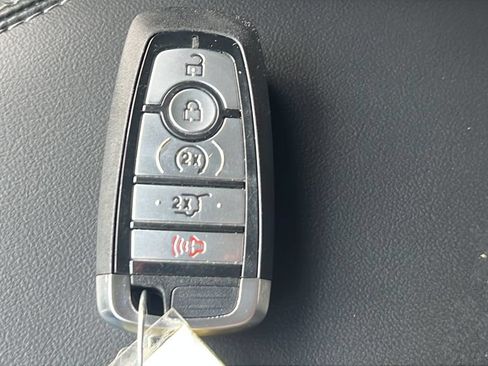 Used 2022 Ford Explorer XLT w/ Equipment Group 202A AWD/4WD image 9