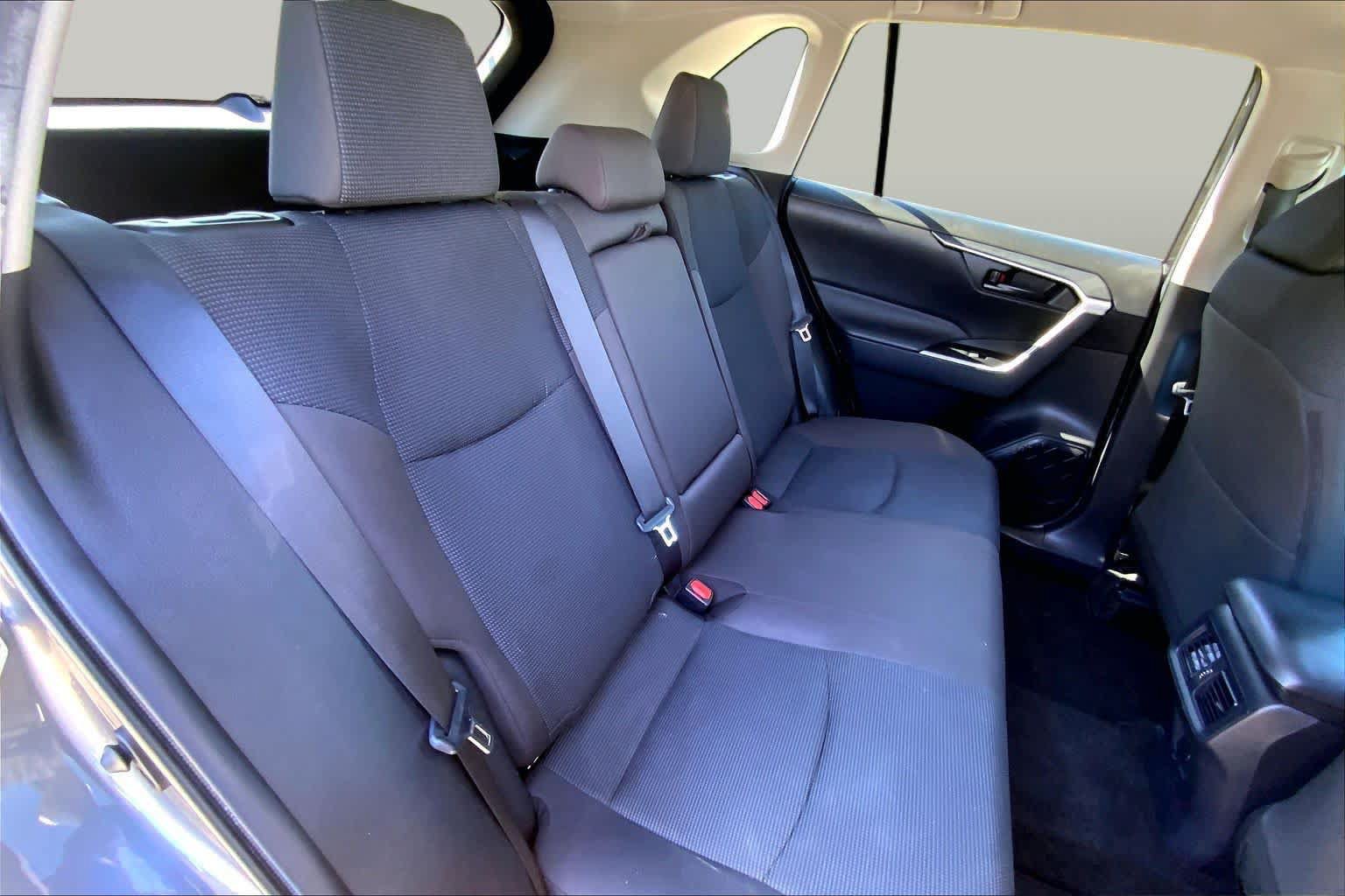 Used 2024 Toyota RAV4 LE AWD/4WD image 19