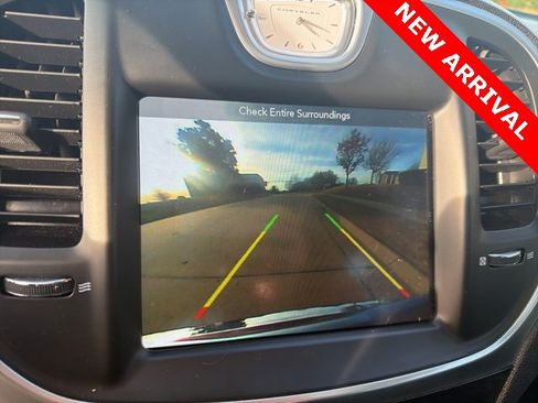 Used 2019 Chrysler 300 Limited image 13