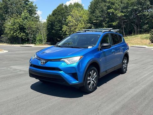 Used 2016 Toyota RAV4 LE FWD image 3