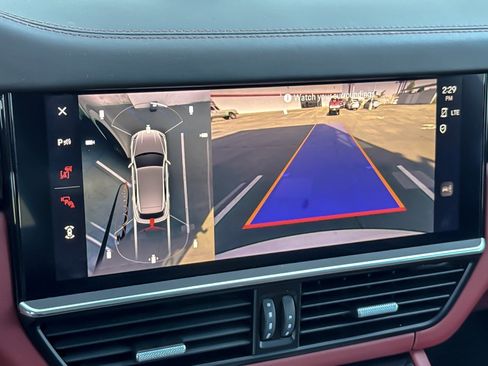 Used 2022 Porsche Cayenne S image 19