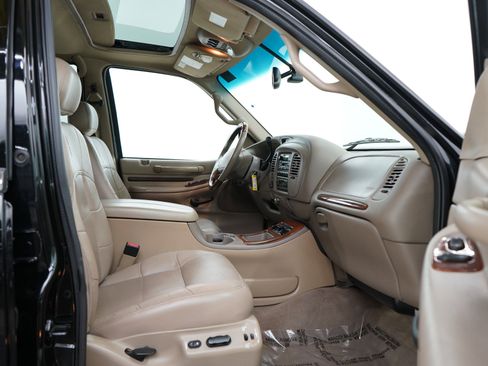 Used 2002 Lincoln Navigator 4WD image 11