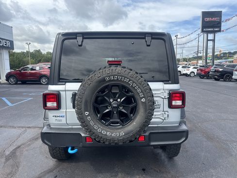 Used 2023 Jeep Wrangler Unlimited w/ Cold Weather Group AWD/4WD image 4
