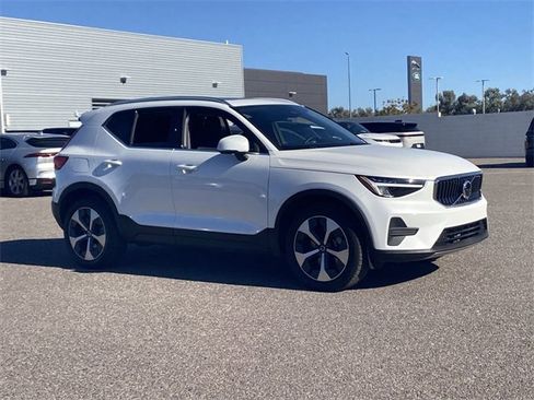 New 2025 Volvo XC40 B5 Core w/ Protection Package Premier image 4