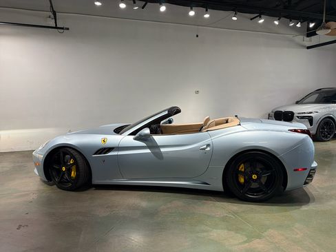 Used 2013 Ferrari California image 32