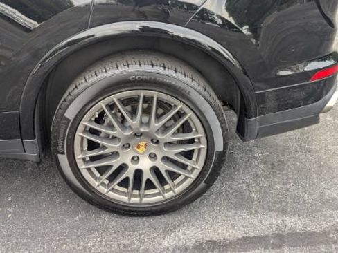 Used 2018 Porsche Cayenne AWD/4WD image 10