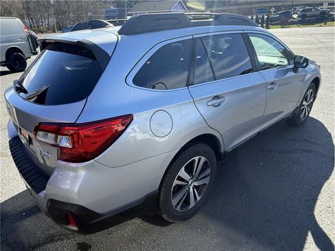 Used 2018 Subaru Outback 3.6R Limited image 6