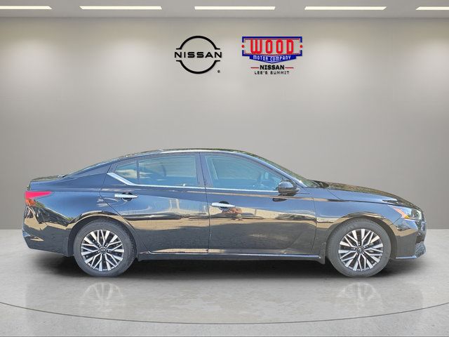 Used 2024 Nissan Altima 2.5 SV FWD image 2