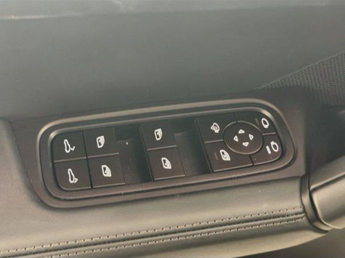 Certified 2026 Porsche Cayenne AWD/4WD image 31