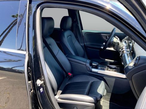 Used 2021 Mercedes-Benz GLB 250 4MATIC image 8